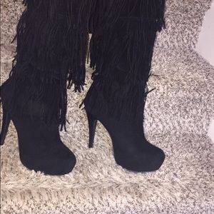 Black shaggy boots